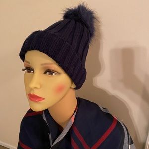 Women’s Artic Paw Cable Knit Hat